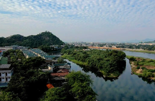 叠彩山远景